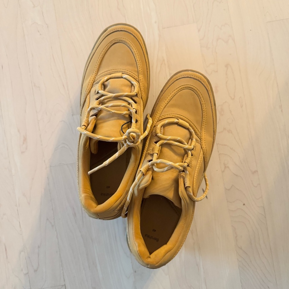 Women’s Tan Sneakers
